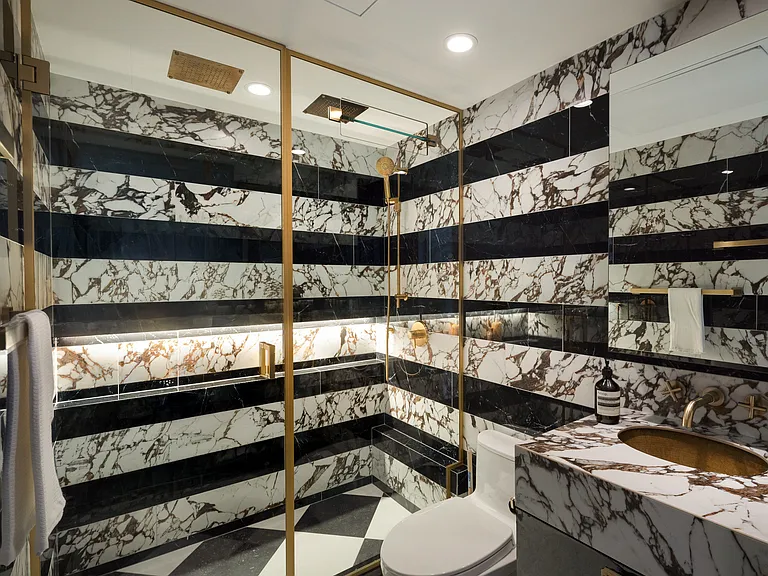 629 King St W #1201 — Photo 17
