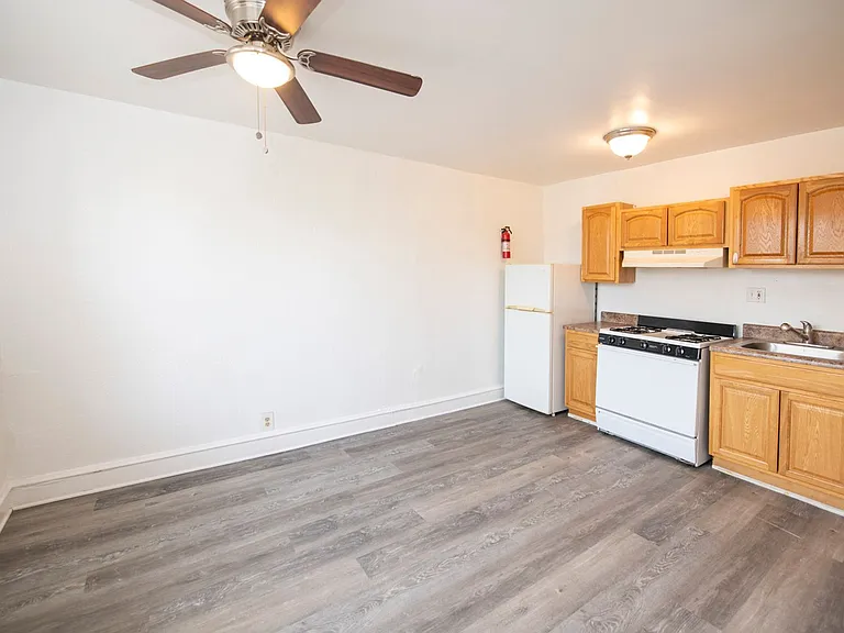 **English Manor Apartments Timeless Charm in the Heart of East Germantown** — Photo 21