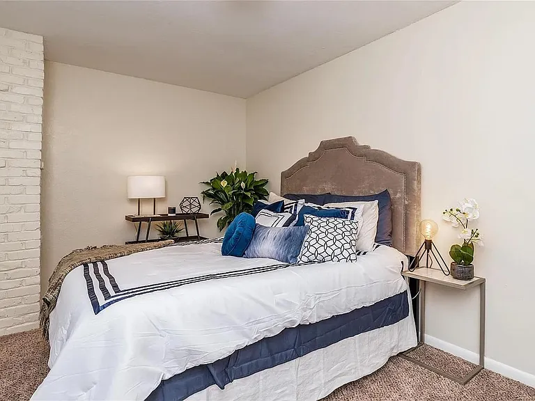 2700 S Holly St — Photo 13