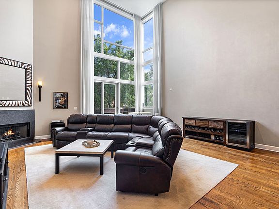 2nd image of 2424 N Ashland Ave #Penthouse