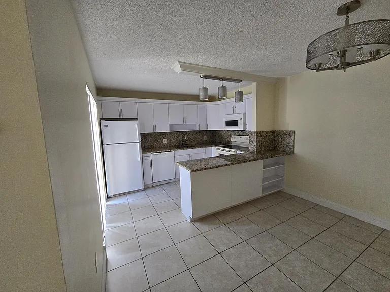 3232 Meridian Way N #B — Photo 4