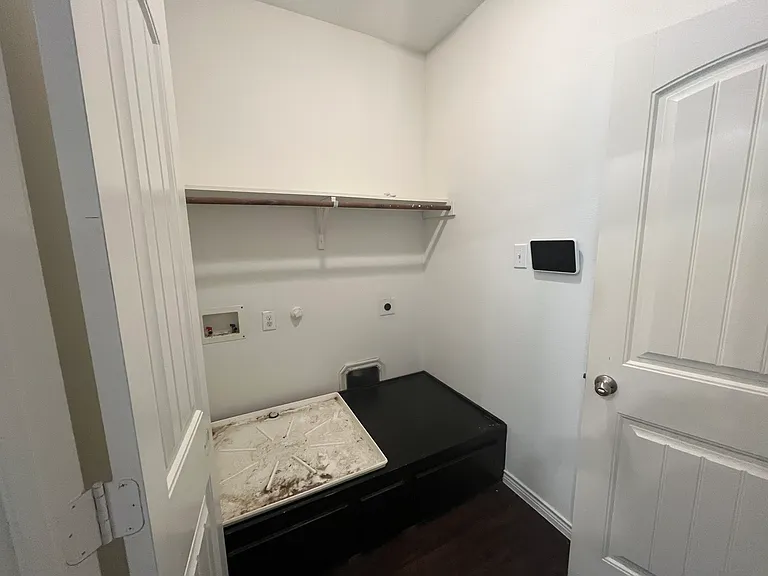 2929 Brazos Dr — Photo 13
