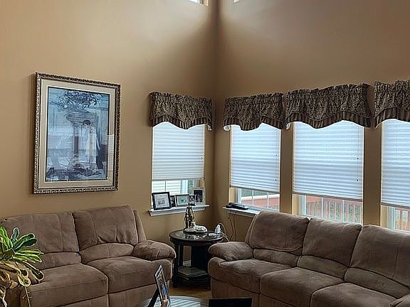 4th image of 4 Turnberry Dr