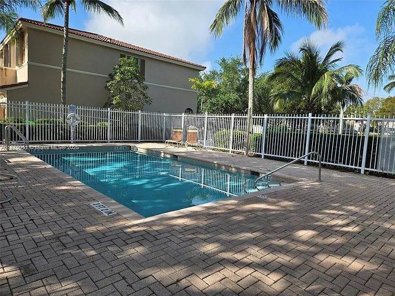 129 Riverwalk Cir — Photo 9