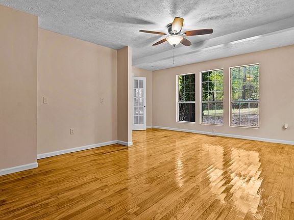 4th image of 57 Buttercup Ln