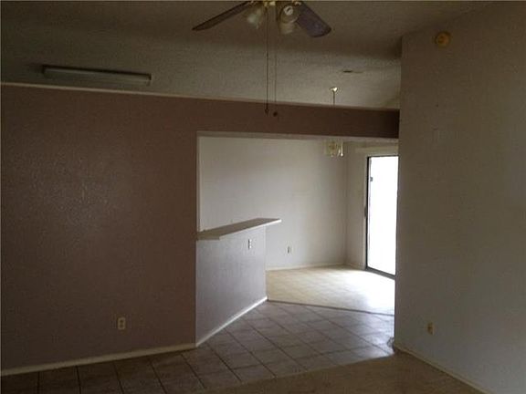 4th image of 1405 Eastview St