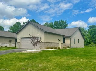 1101 Shadow Ridge Dr, Niles, OH 44446