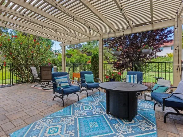 6551 Calle Valperizo, Carlsbad, CA 92009