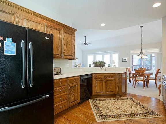 4th image of 413 SW Wintergarden Dr