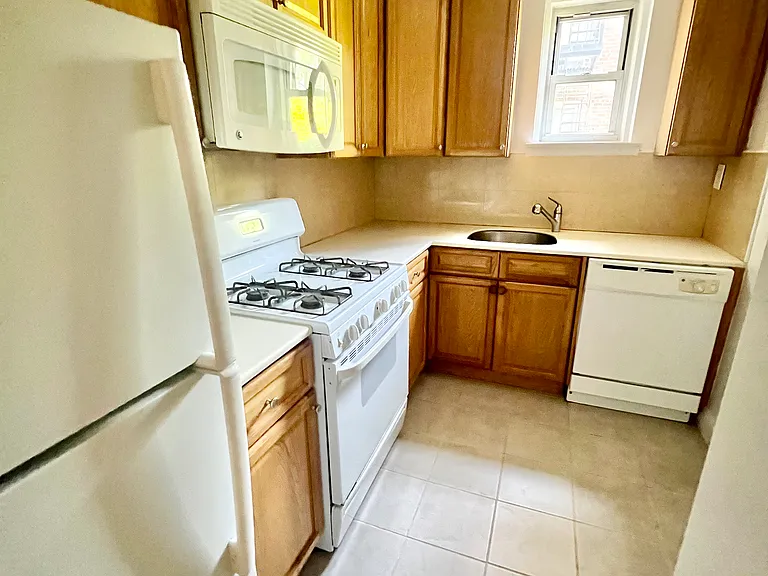 44-30 Douglaston Pkwy #4B — Photo 10