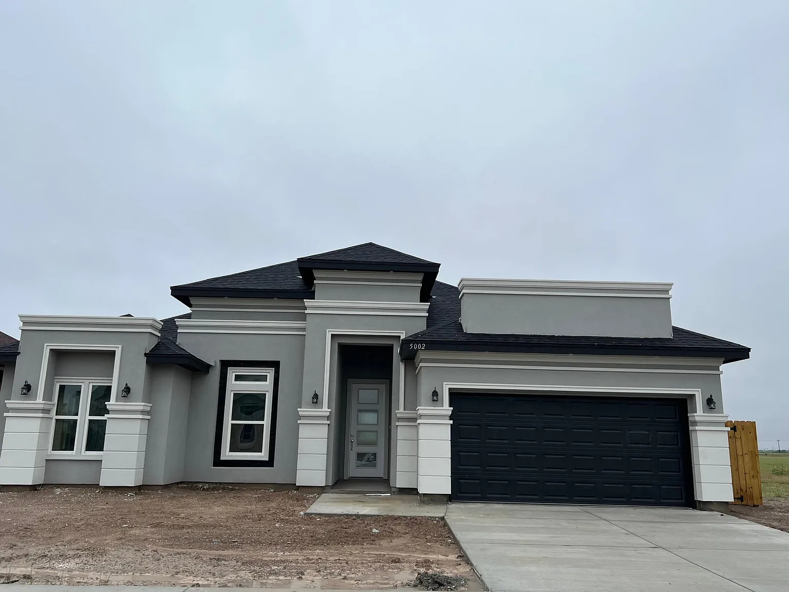 3 bed, 2.5 bath, 1723 sqft, $2,000 — Photo 1