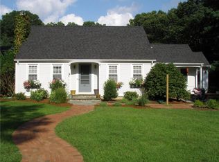 33 Charcalee Dr, Cranston, RI 02921