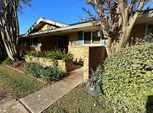 16522 Diana Ln, Houston, TX 77062