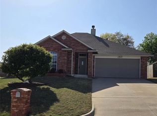 2047 Ridgeview Rd, Midwest City, OK 73130