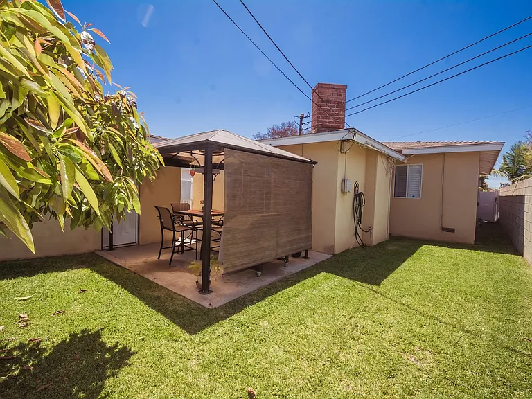 11433 Littchen St — Photo 34