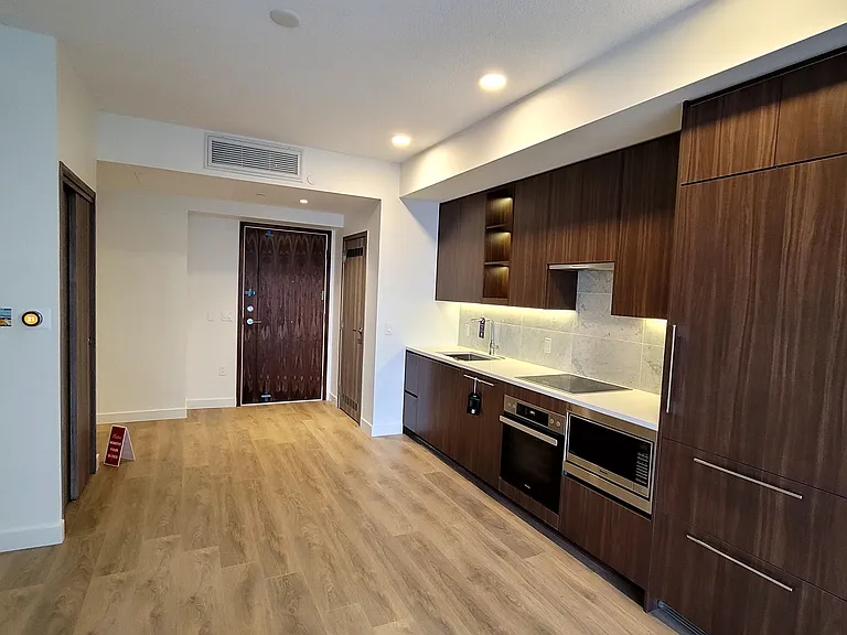 95 McMahon Dr #2905 — Photo 4