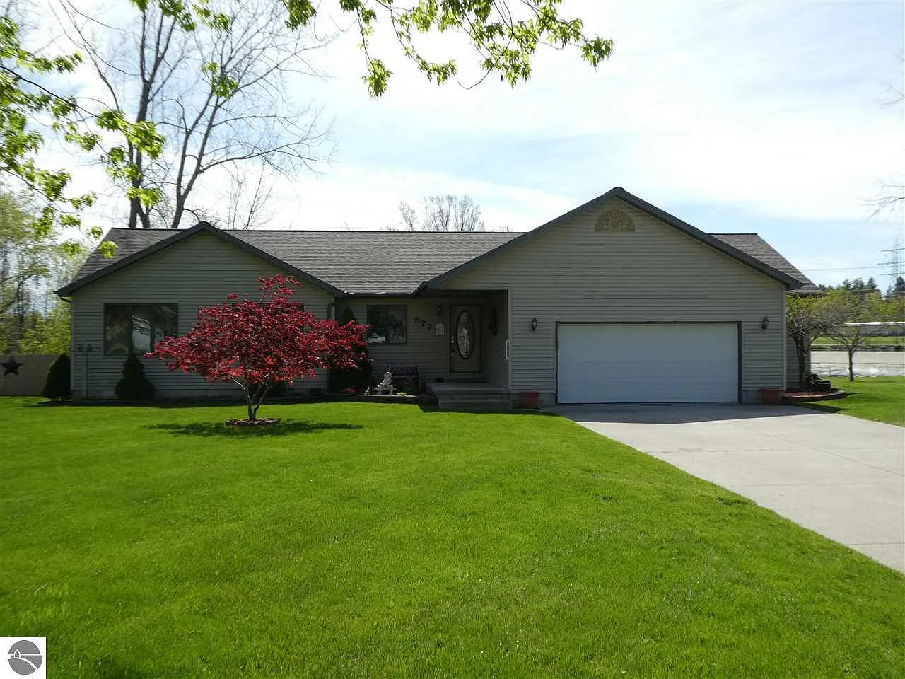 877 Riverview Dr photo 1