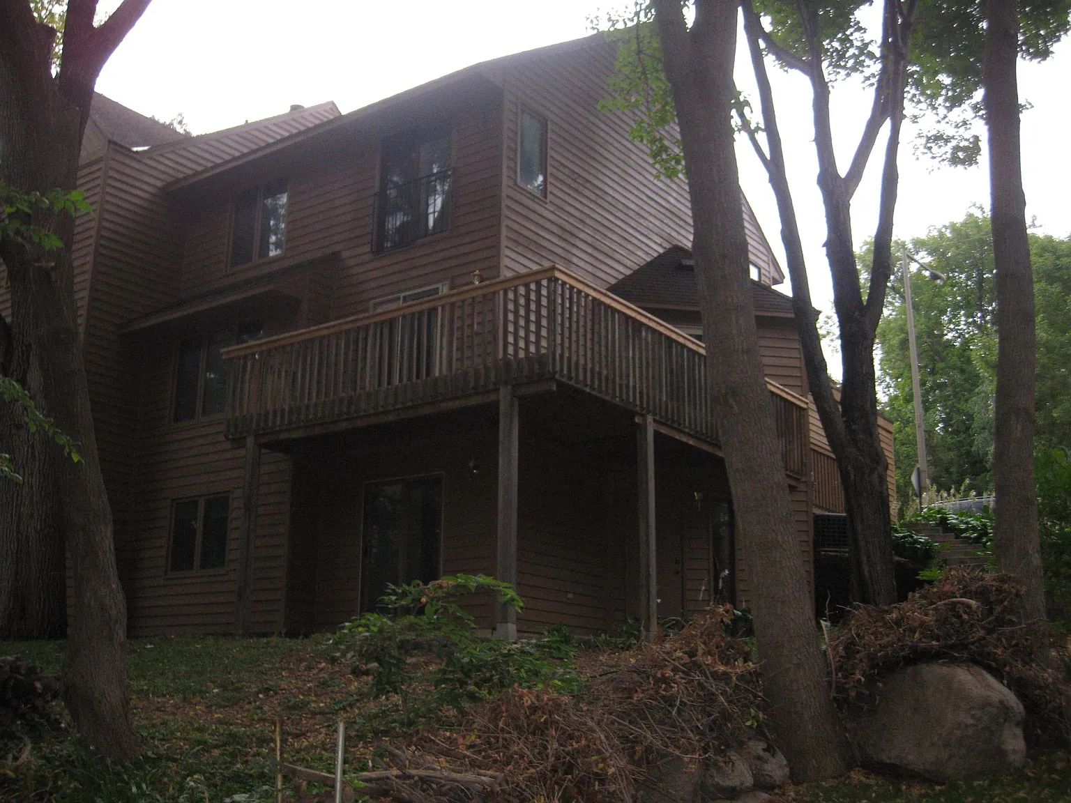 4355 Shoreline Dr — Photo 2