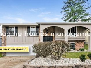 676 Walnut Point Ct, Ballwin, MO 63021