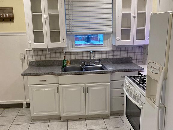 Clean and bright kitchen