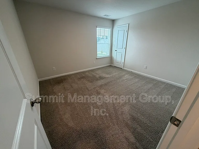 219 Limestone Cir — Photo 23