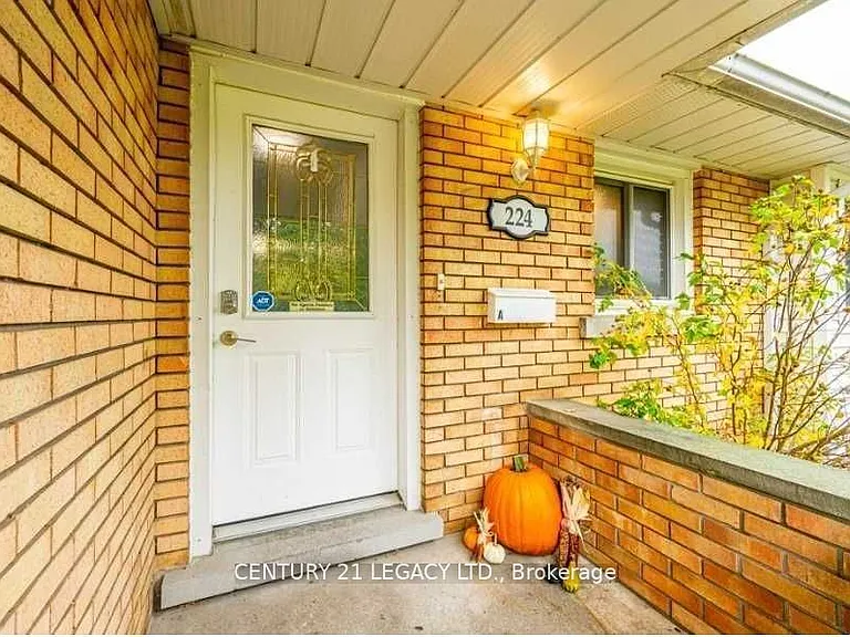 224 River Rd E — Photo 3