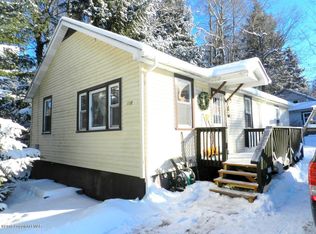 118 Sunflower Ln, Greentown, PA 18426