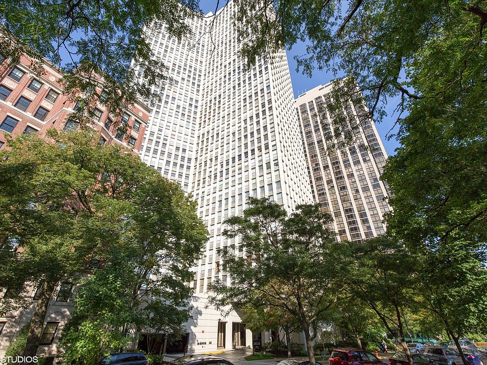 1st image of 2626 N Lakeview Ave APT 2909