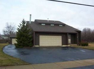 988 Waveland Ave, Gurnee, IL 60031