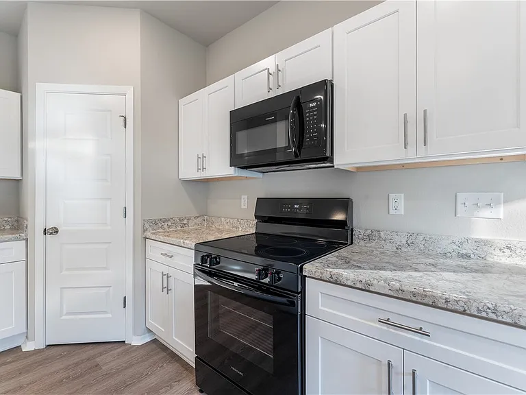 6812 SW Memphis Ave — Photo 8