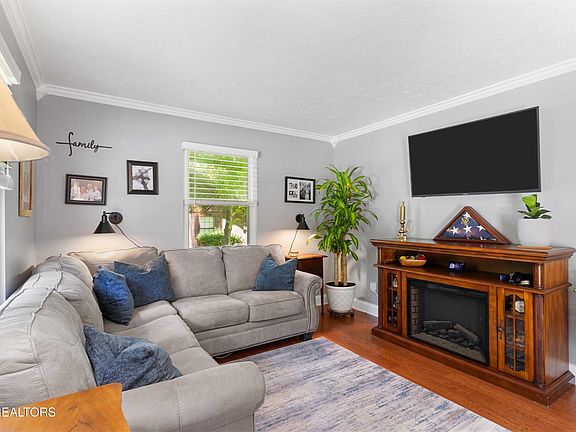 3rd image of 215 Tusculum Dr