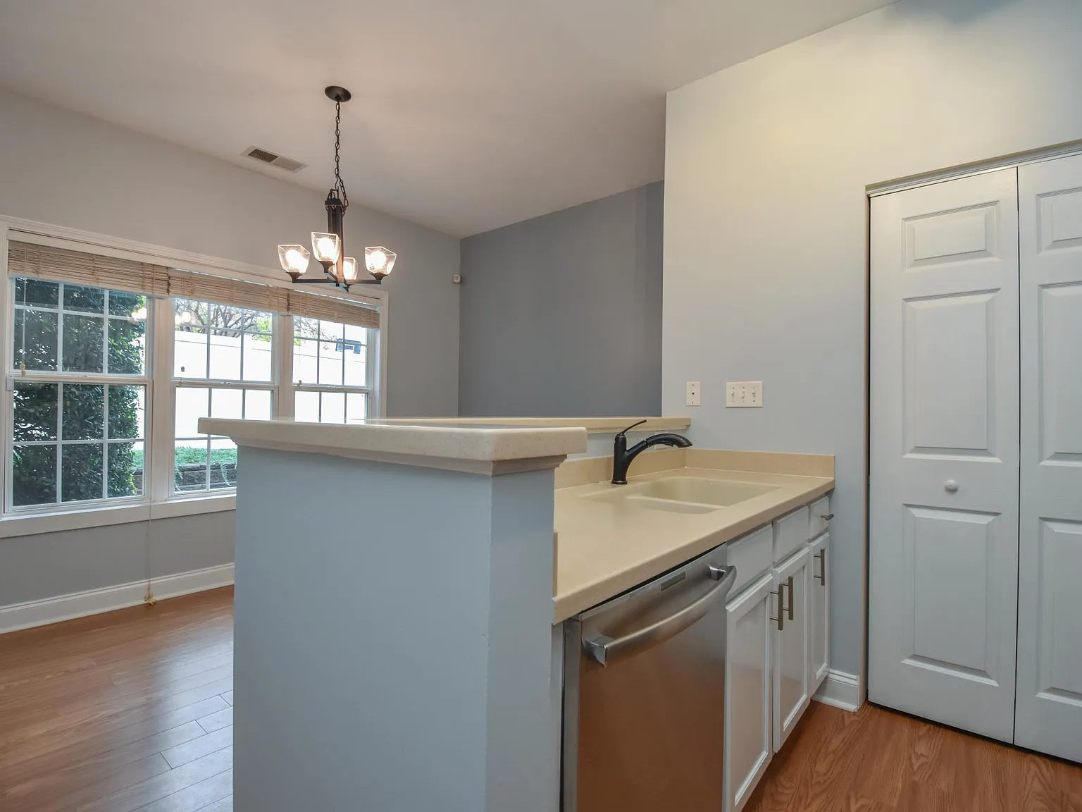 917 Shearer St — Photo 4
