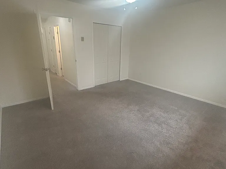 13 Royal Crest Dr #D — Photo 14