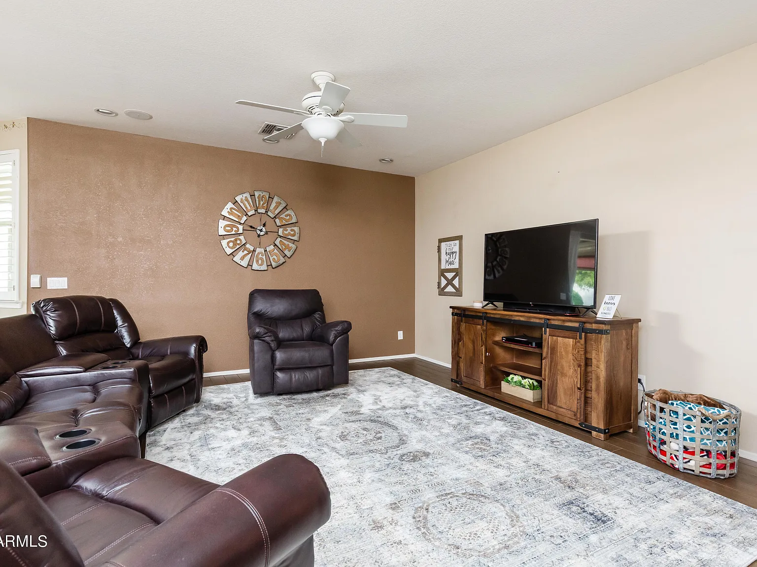 5 bed, 2.5 bath, 3279 sqft, $4,900 — Photo 4