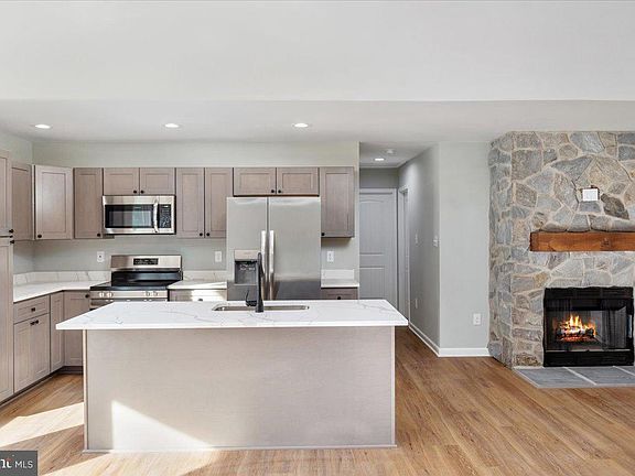5th image of 434 Old Oak Ln