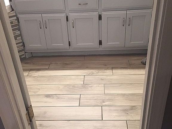 Master to bath floor