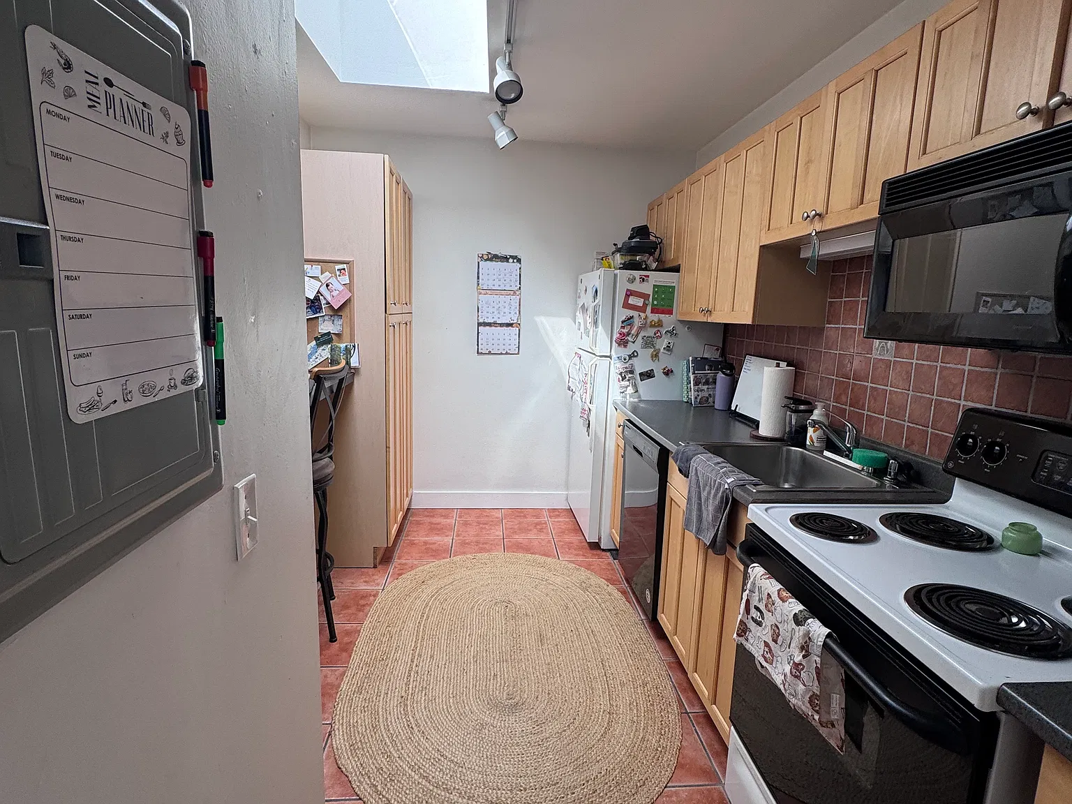 2 bed, 950 sqft, $3,875 — Photo 3