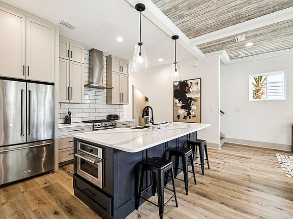 4th image of 80 Grande Pointe Dr