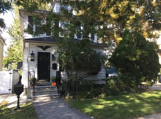 7 School Rd, Staten Island, NY 10305