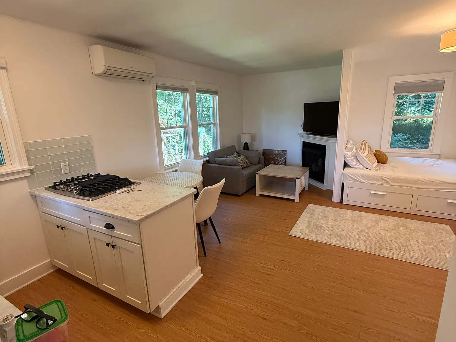 Studio, 400 sqft, $2,500 — Photo 3