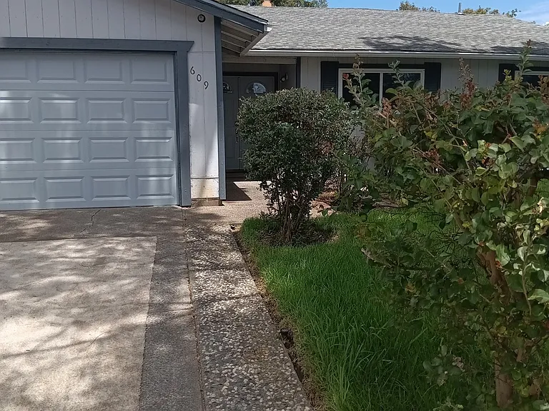 609 Hudson Dr — Photo 2