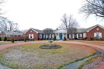 2nd image of 48 Hawthorne Ln