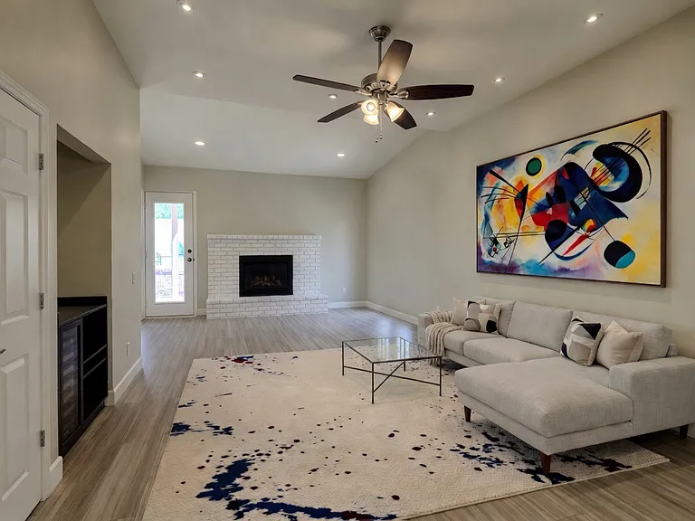 9104 E Sharon Dr — Photo 12