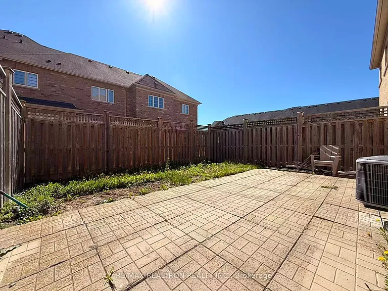 7 Hyacinth St — Photo 35