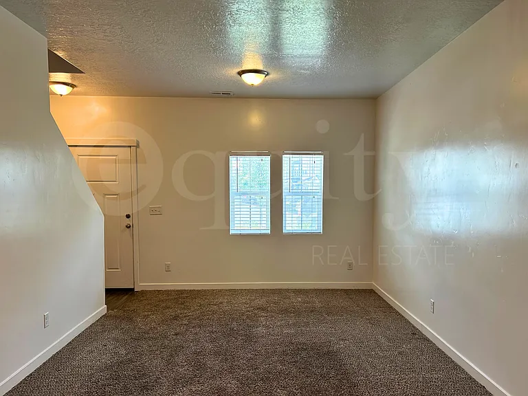 648 E 380 N — Photo 2