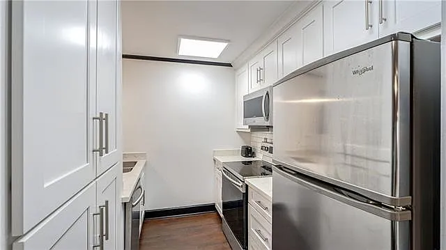 922 Chartres St #D — Photo 6