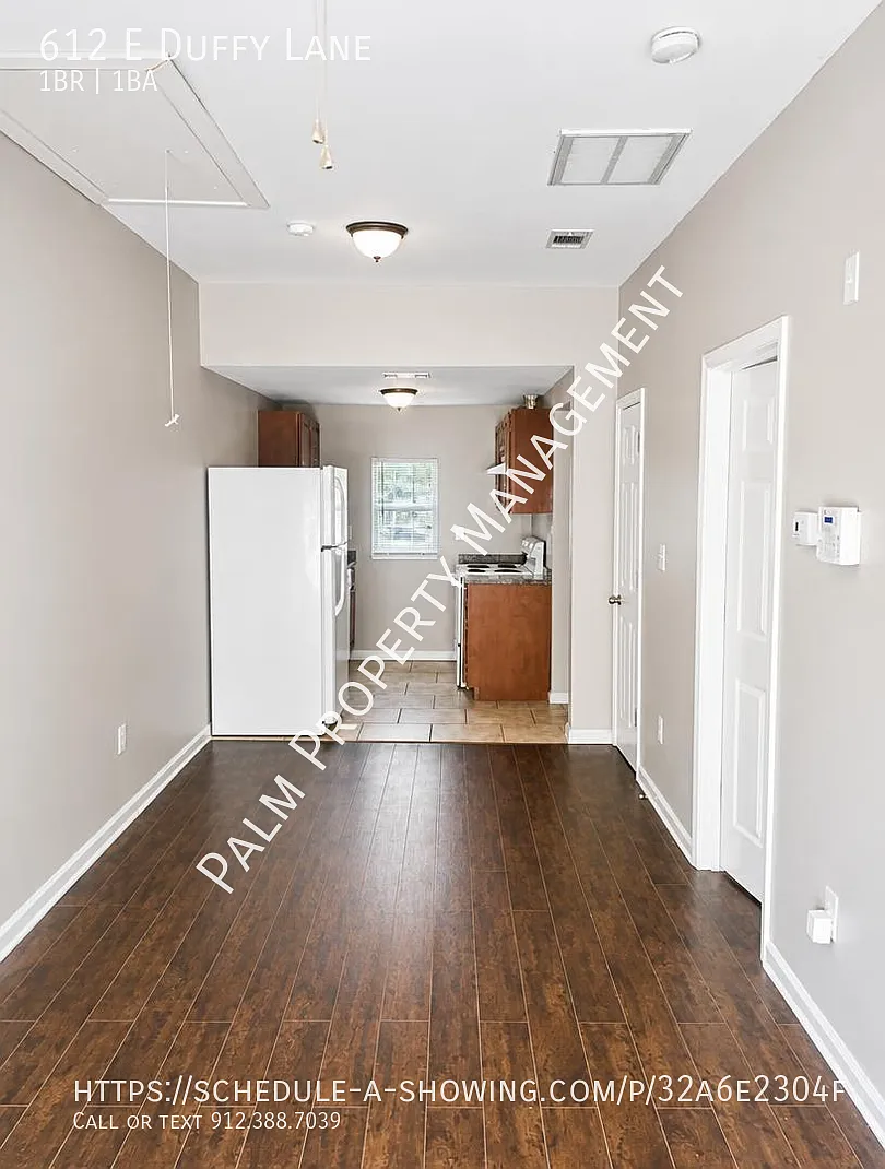 Cute 1 bedroom, 1 bathroom duplex apartment for rent with W/D in Unit and shared outdoor area — Photo 2