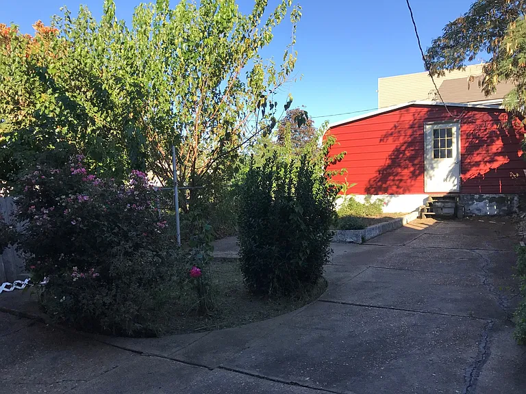 2236 Edwards St — Photo 23