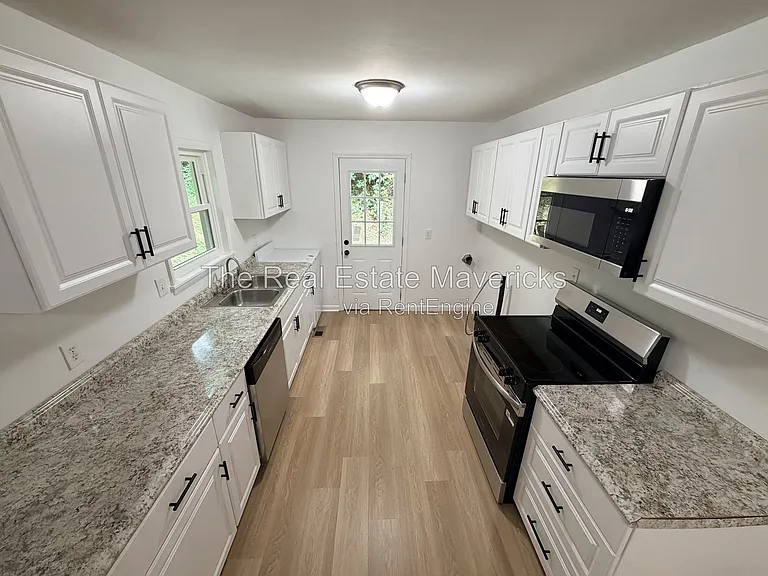 128 Phillips Hollow Rd — Photo 3
