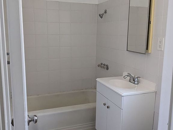 4th image of 4418-4424 Boundary St #4420